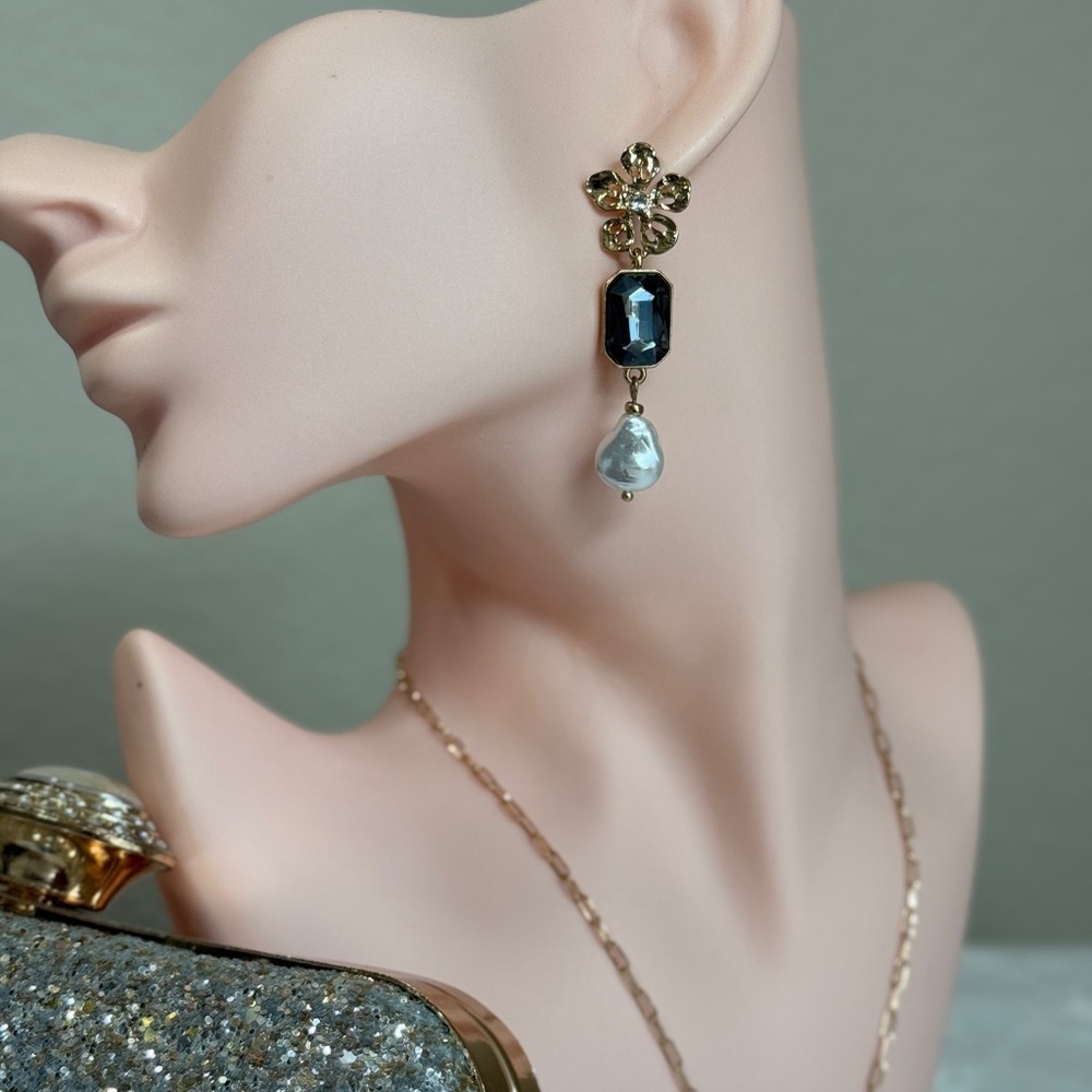 Elegant Gold and Black Drop Earrings - Picture 3 of 9